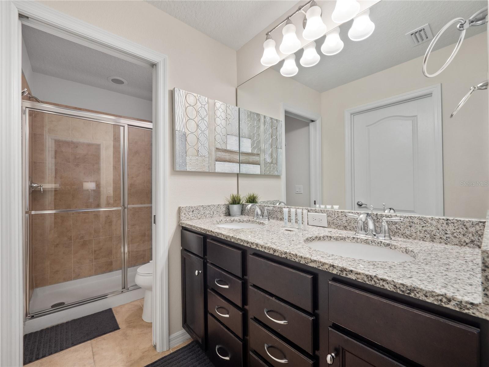 Image 21 of 52 For 8867 Geneve Court