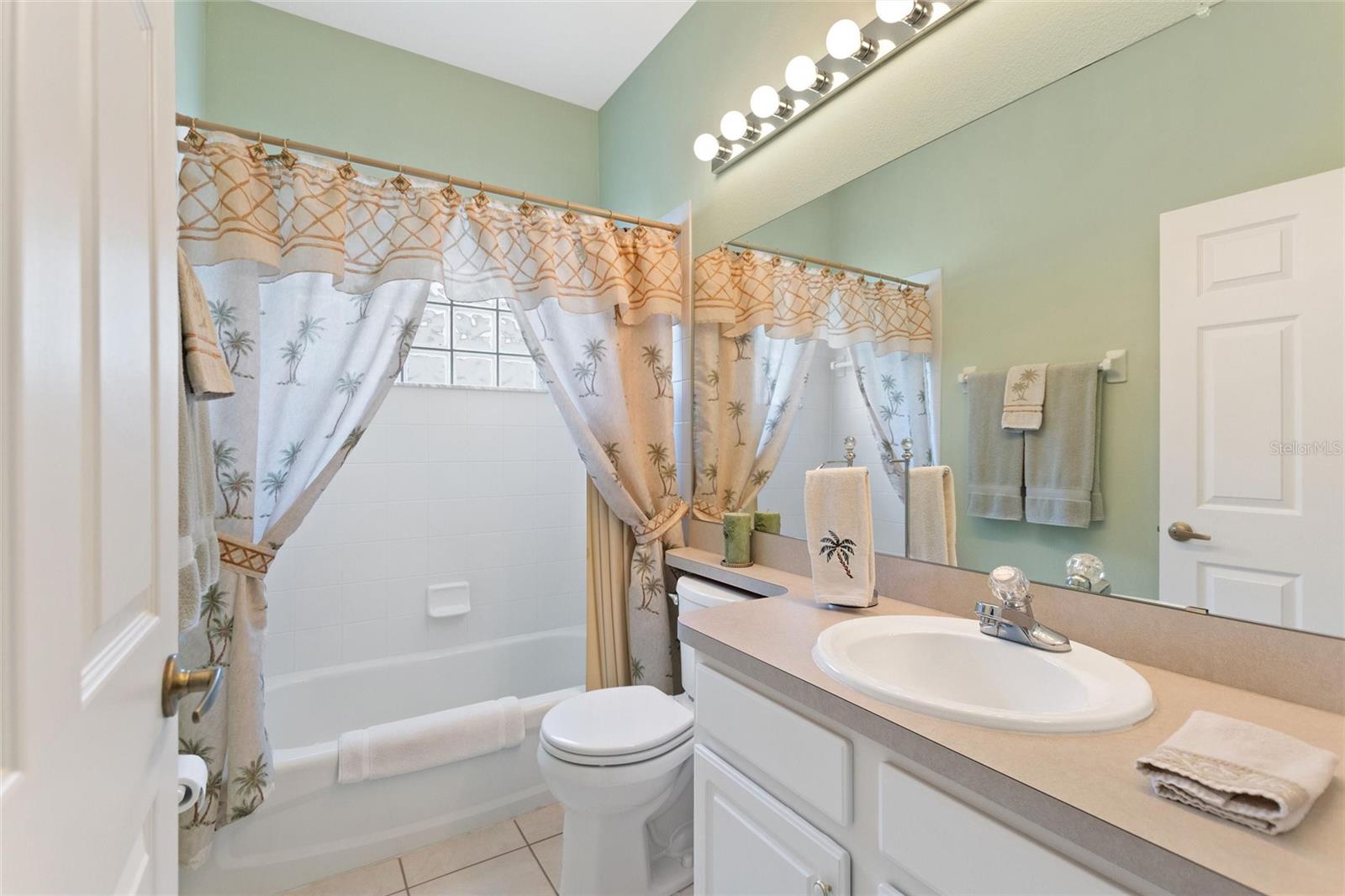 Image 11 of 62 For 511 Royal Palm Dr