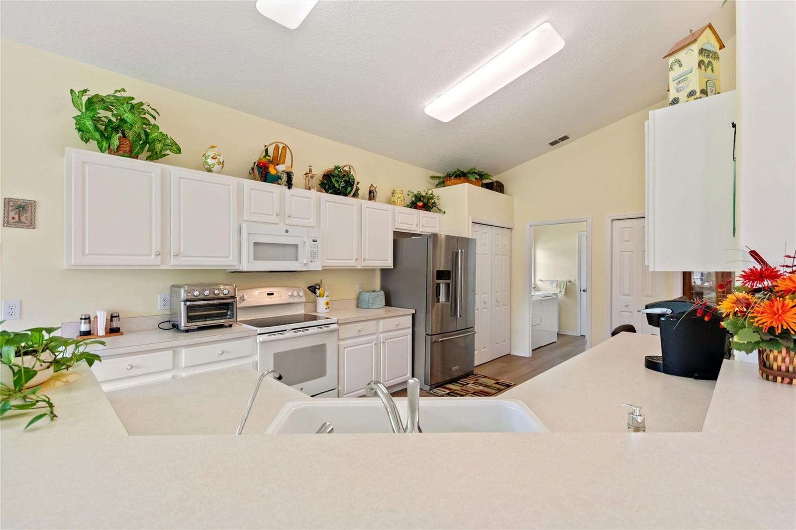 Image 17 of 62 For 511 Royal Palm Dr