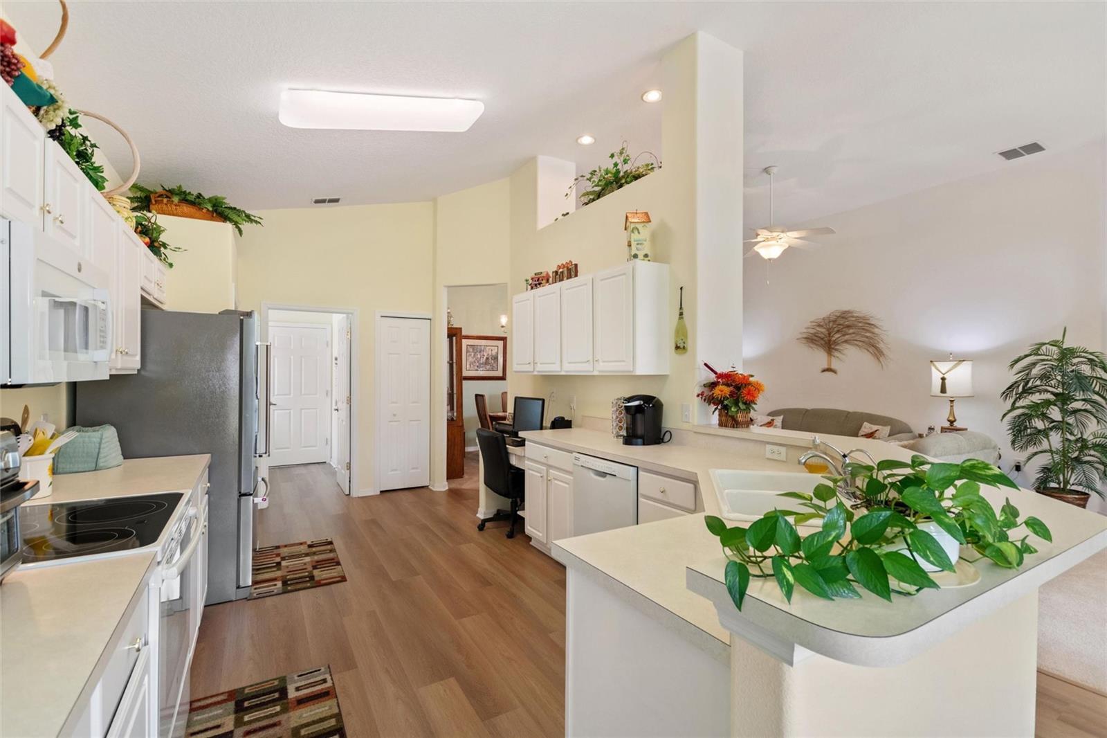 Image 18 of 62 For 511 Royal Palm Dr