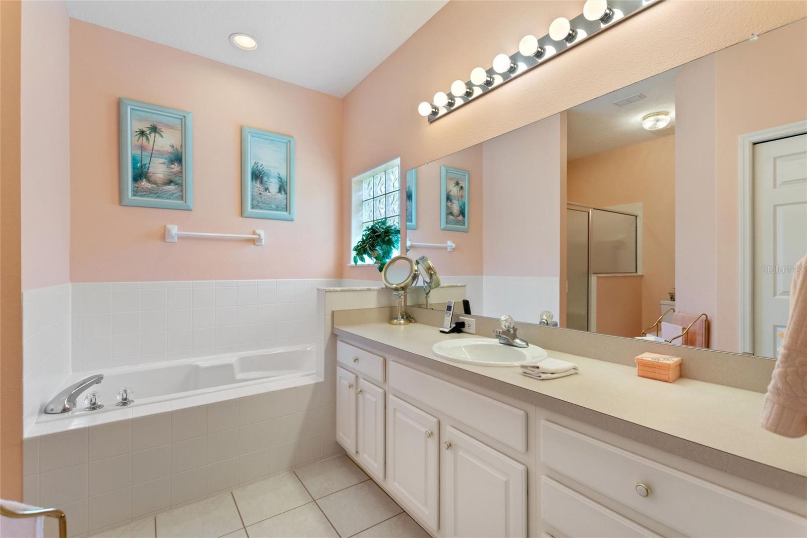 Image 25 of 62 For 511 Royal Palm Dr