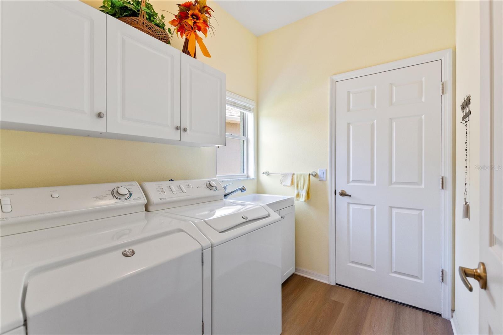 Image 27 of 62 For 511 Royal Palm Dr