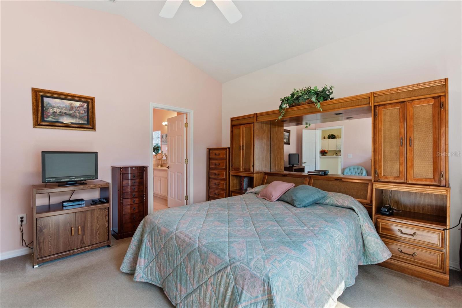 Image 5 of 62 For 511 Royal Palm Dr