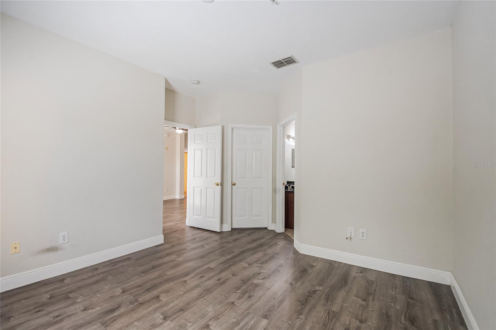 Image 19 of 37 For 3611 Conroy Road 835