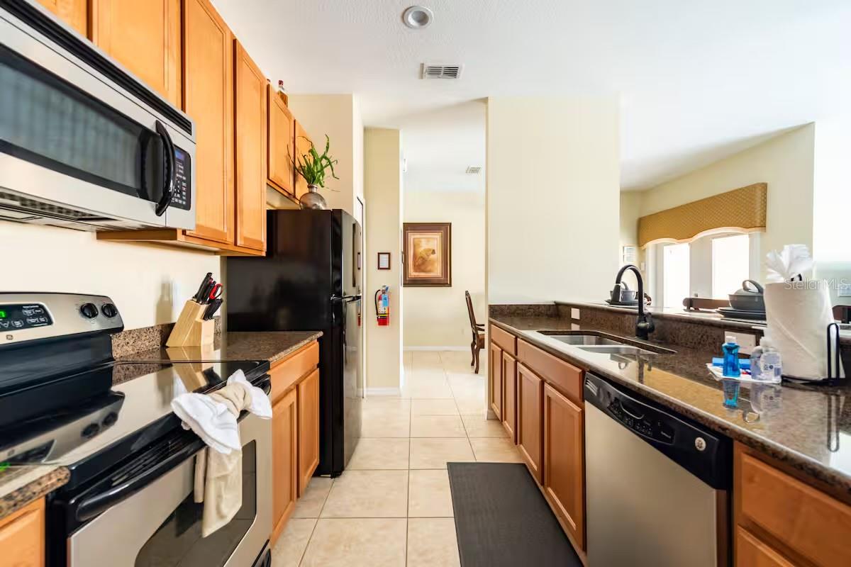 Image 10 of 23 For 8977 Coco Palm Road