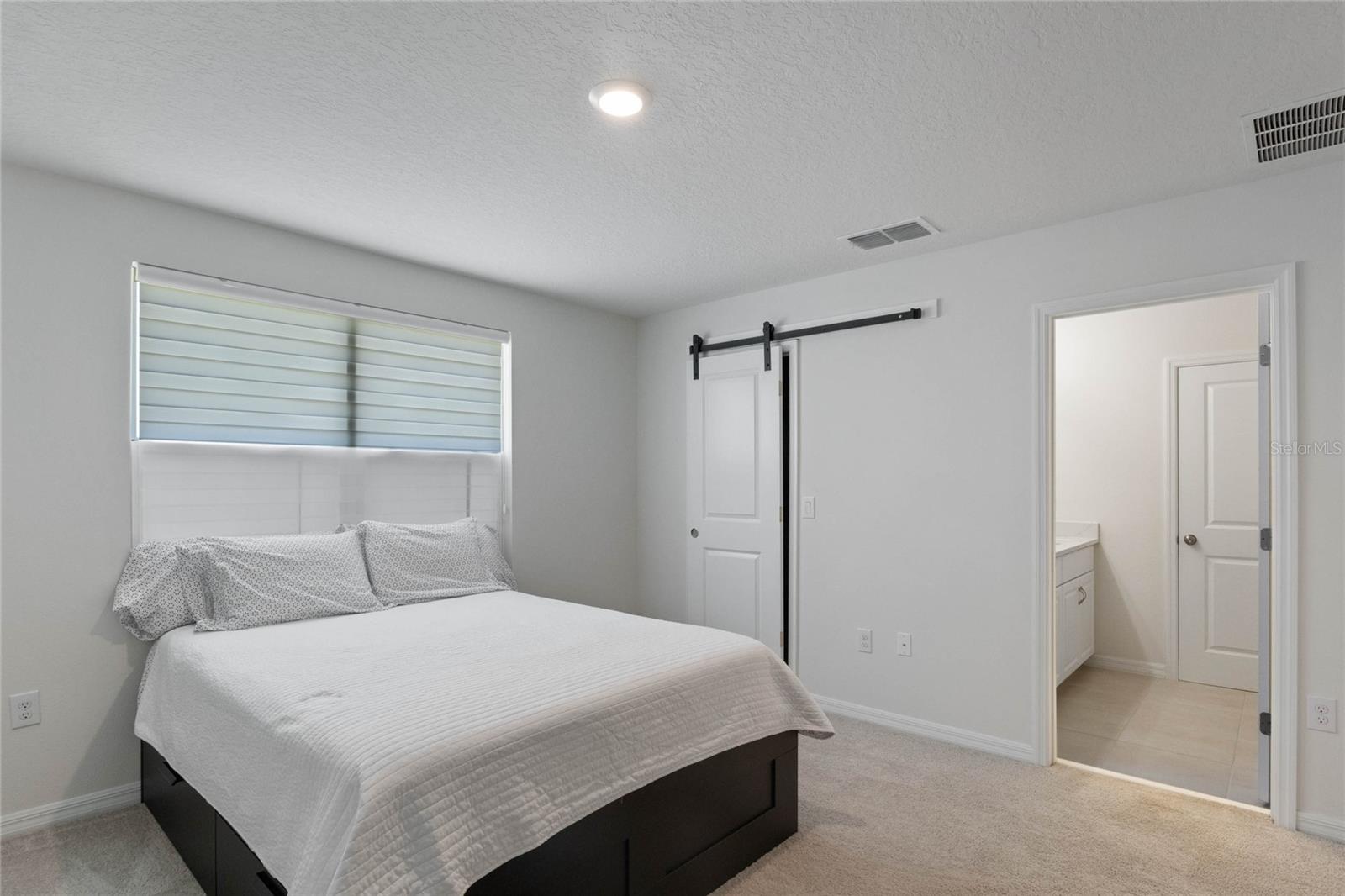 Image 13 of 26 For 470 Hamlet Loop