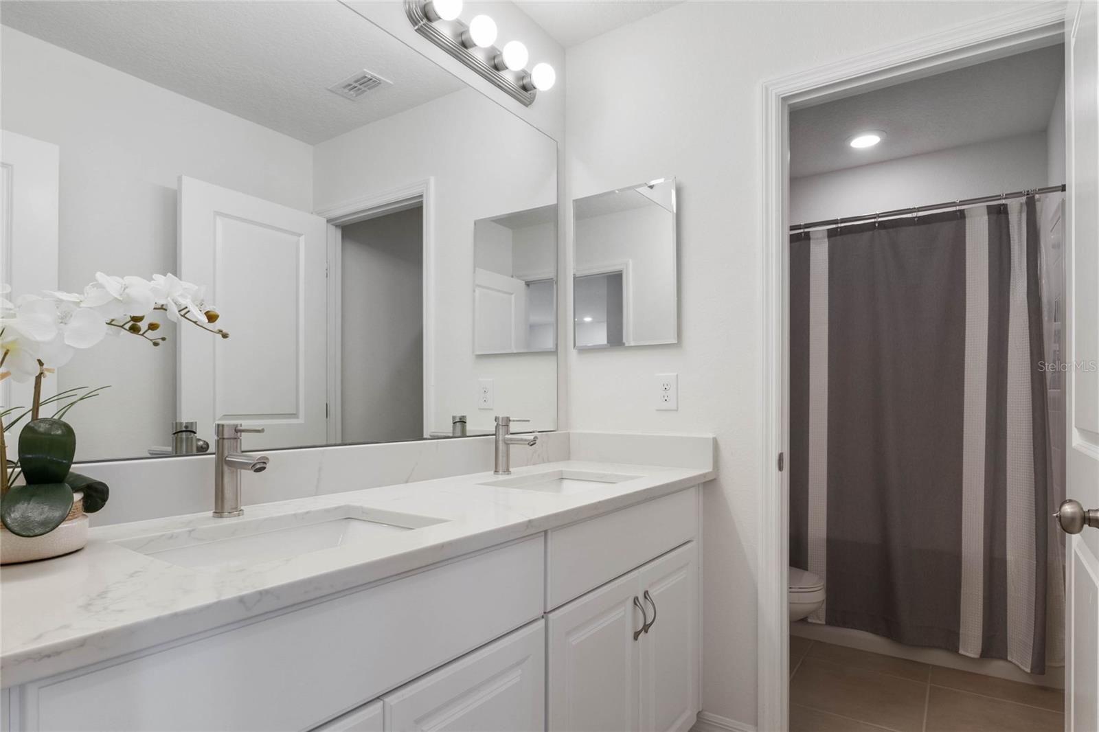 Image 16 of 26 For 470 Hamlet Loop