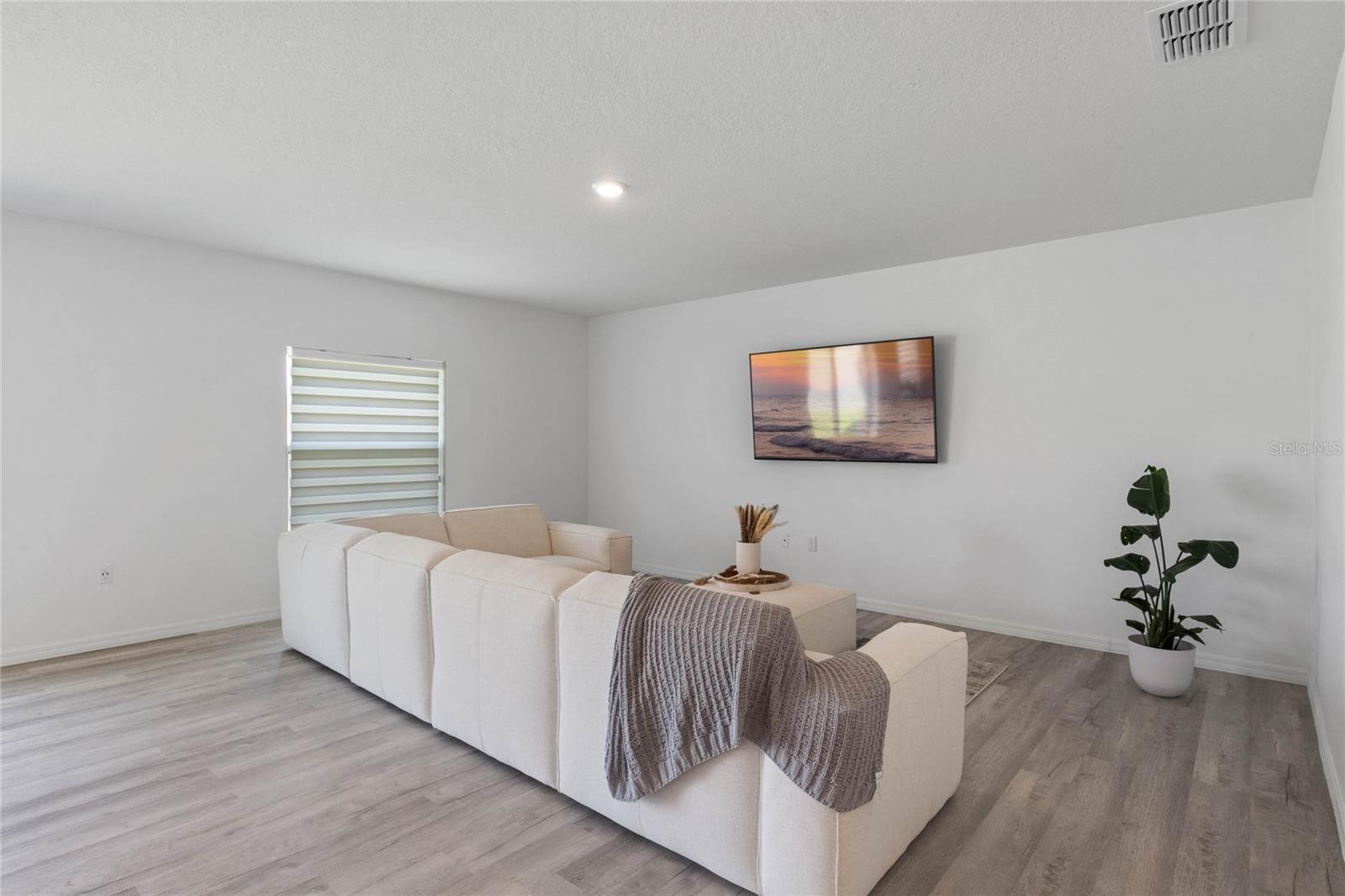 Image 5 of 26 For 470 Hamlet Loop