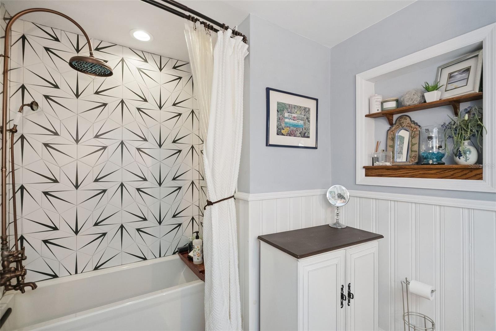 Image 18 of 58 For 295 Frances Circle