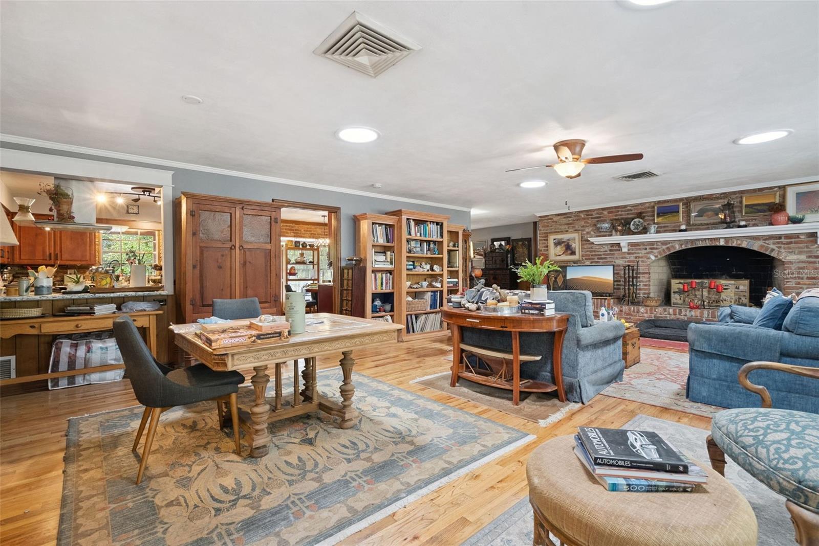 Image 20 of 58 For 295 Frances Circle