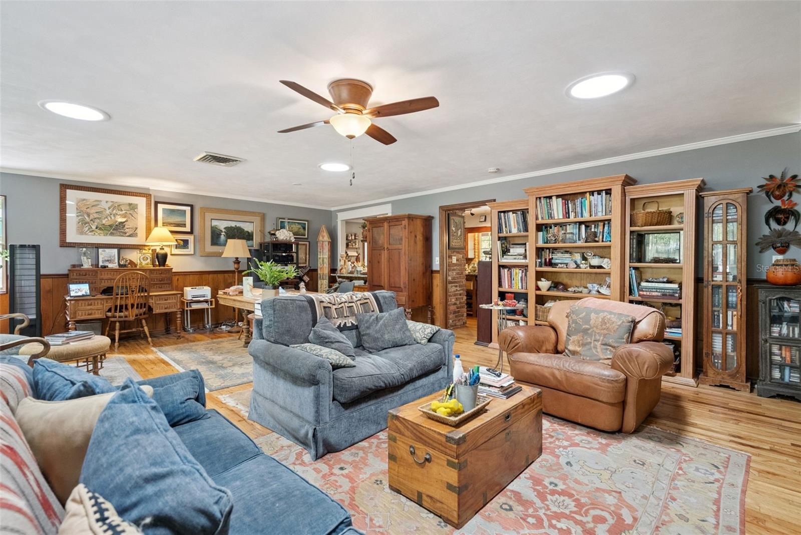 Image 26 of 58 For 295 Frances Circle