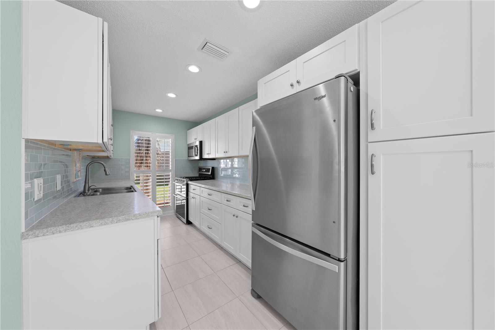 Image 26 of 54 For 683 John Hancock Lane