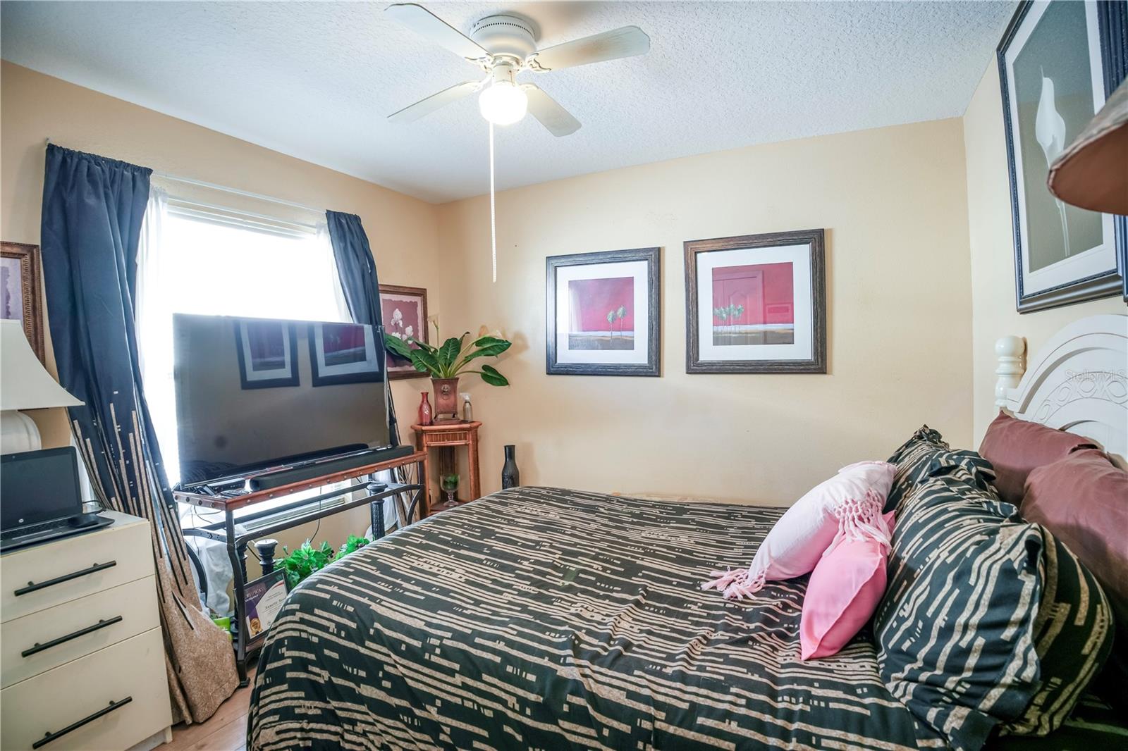 Image 18 of 22 For 15509 Markham Drive