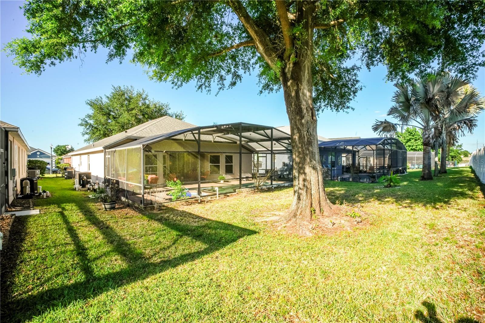 Image 5 of 22 For 15509 Markham Drive