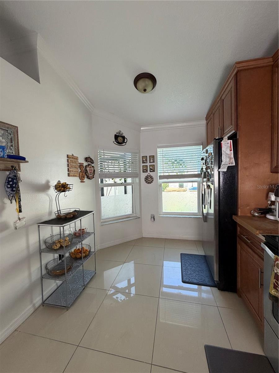 Image 10 of 44 For 36 Lakepointe Circle