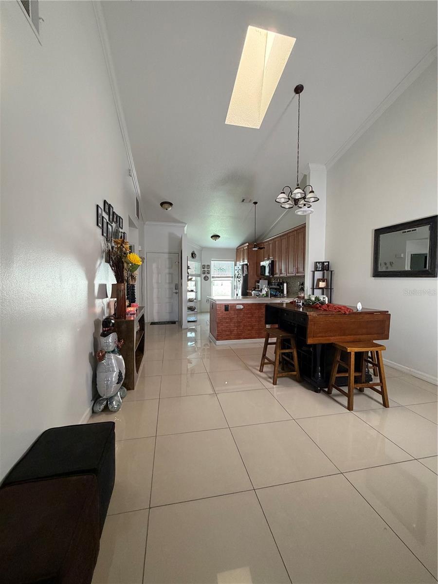 Image 11 of 44 For 36 Lakepointe Circle