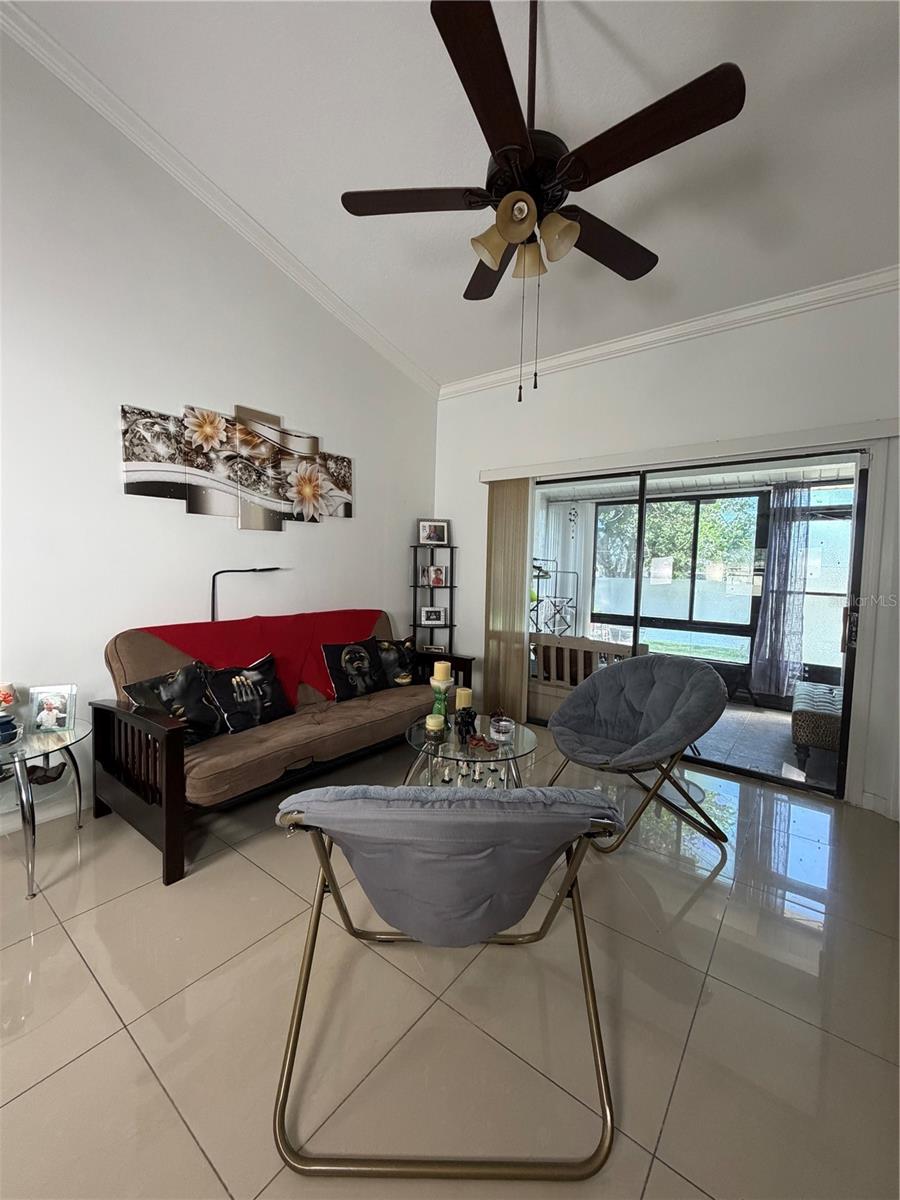 Image 12 of 44 For 36 Lakepointe Circle