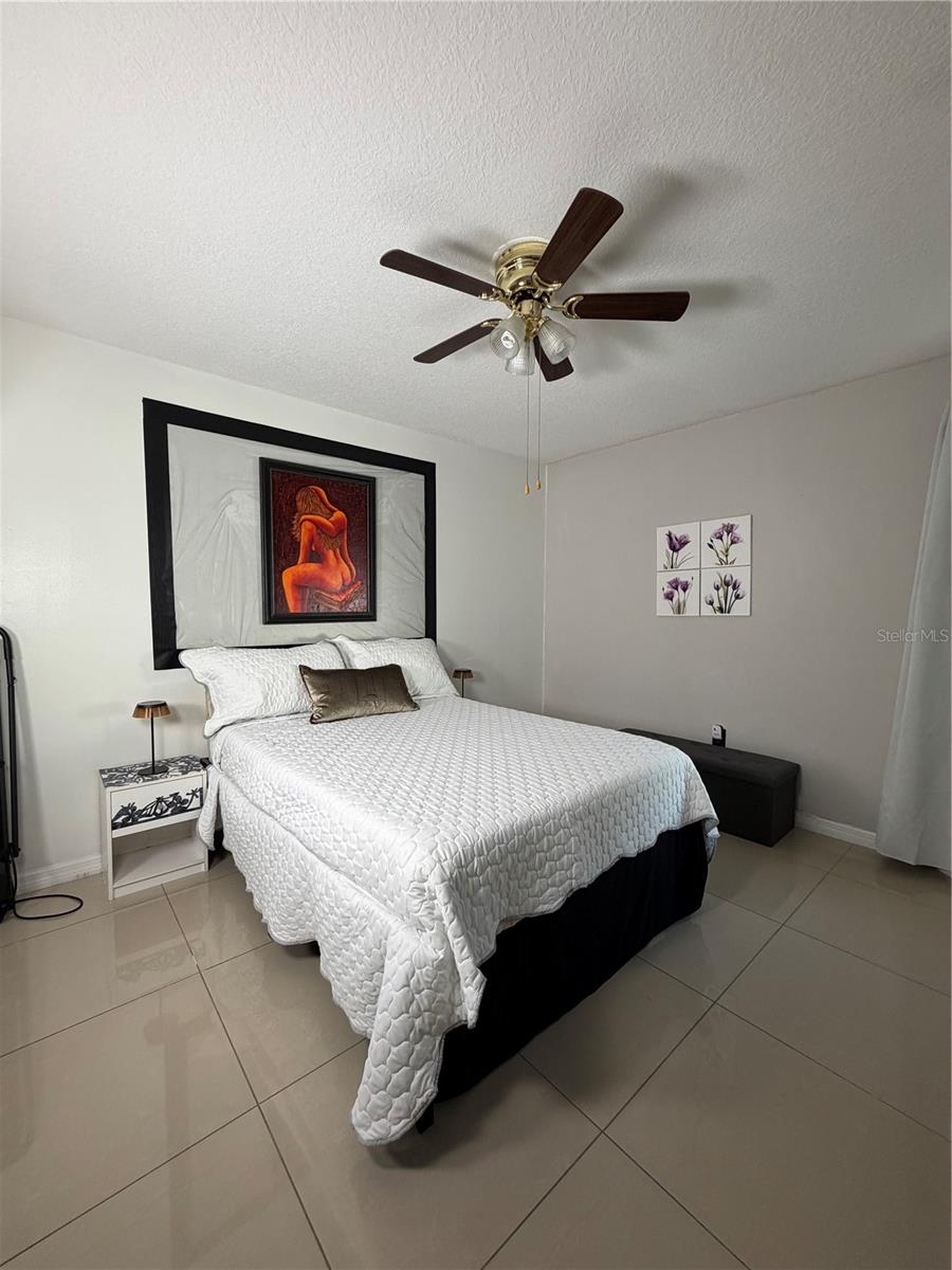 Image 13 of 44 For 36 Lakepointe Circle