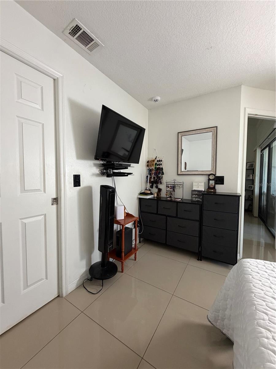 Image 14 of 44 For 36 Lakepointe Circle