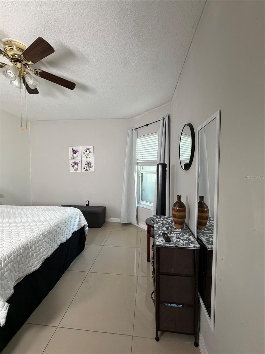 Image 15 of 44 For 36 Lakepointe Circle