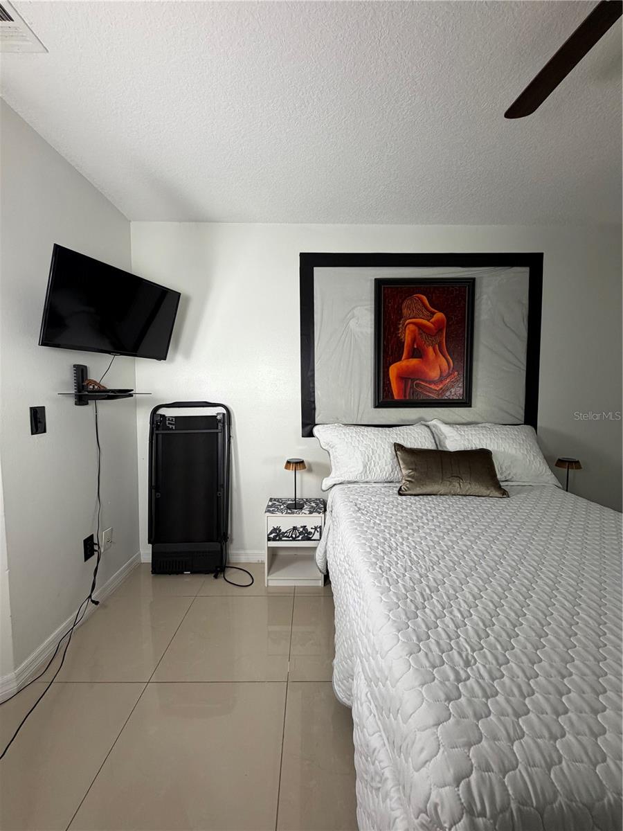 Image 16 of 44 For 36 Lakepointe Circle