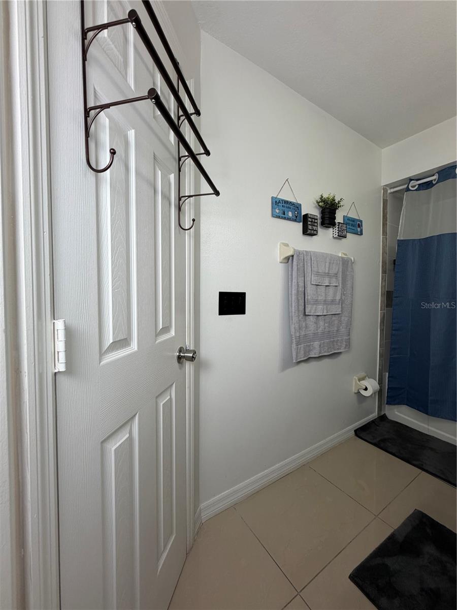 Image 19 of 44 For 36 Lakepointe Circle