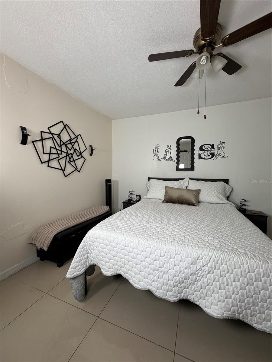 Image 20 of 44 For 36 Lakepointe Circle