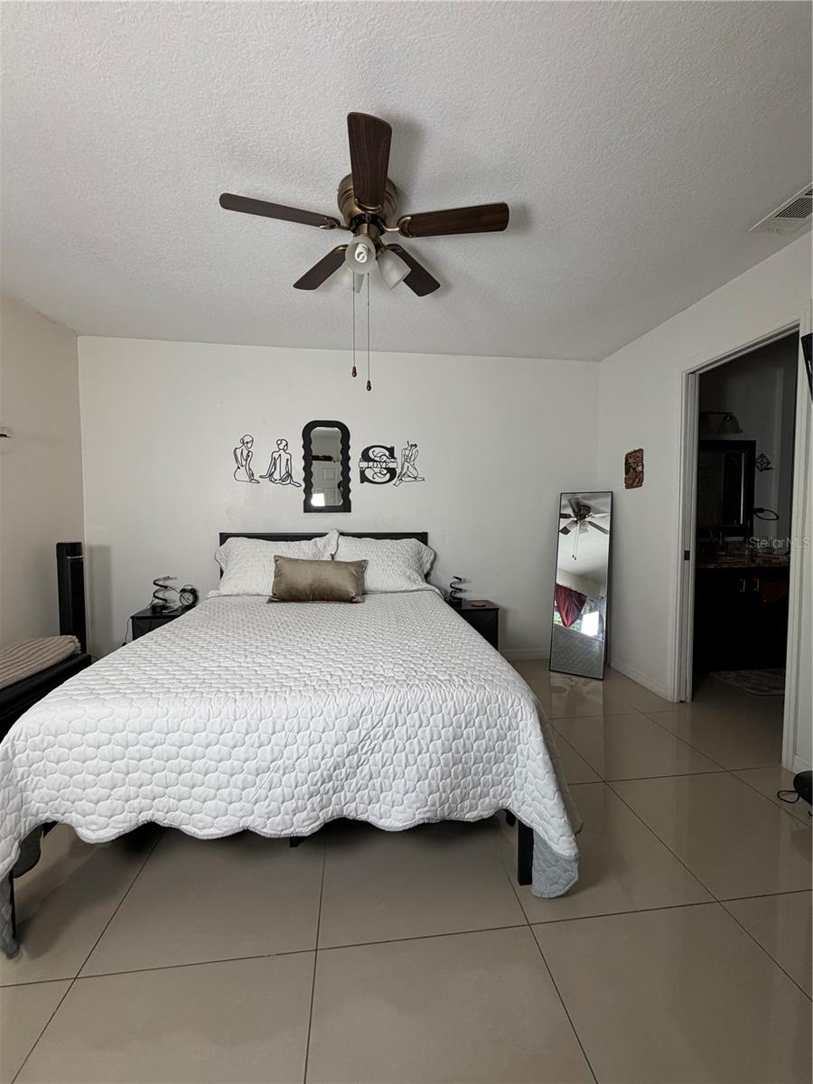 Image 21 of 44 For 36 Lakepointe Circle