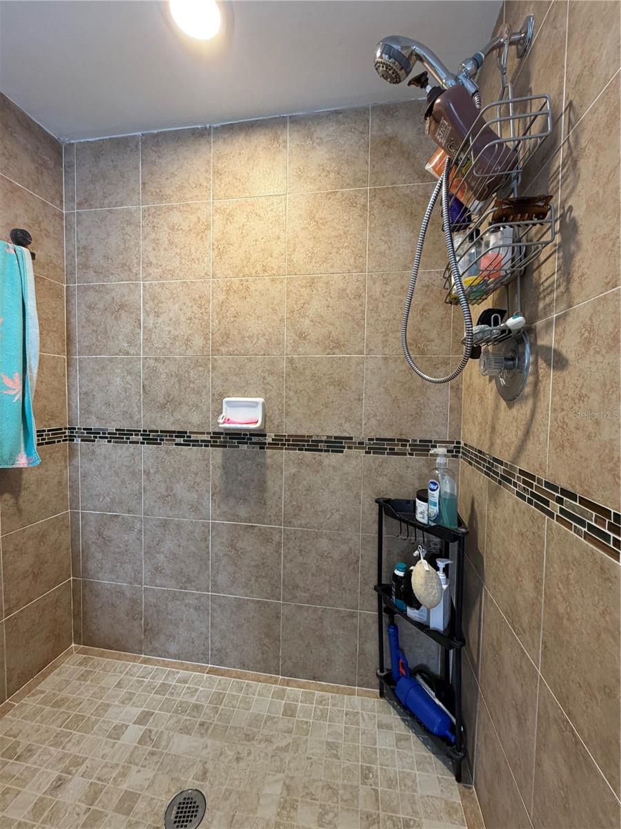 Image 25 of 44 For 36 Lakepointe Circle