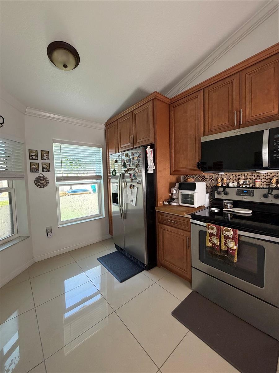 Image 3 of 44 For 36 Lakepointe Circle