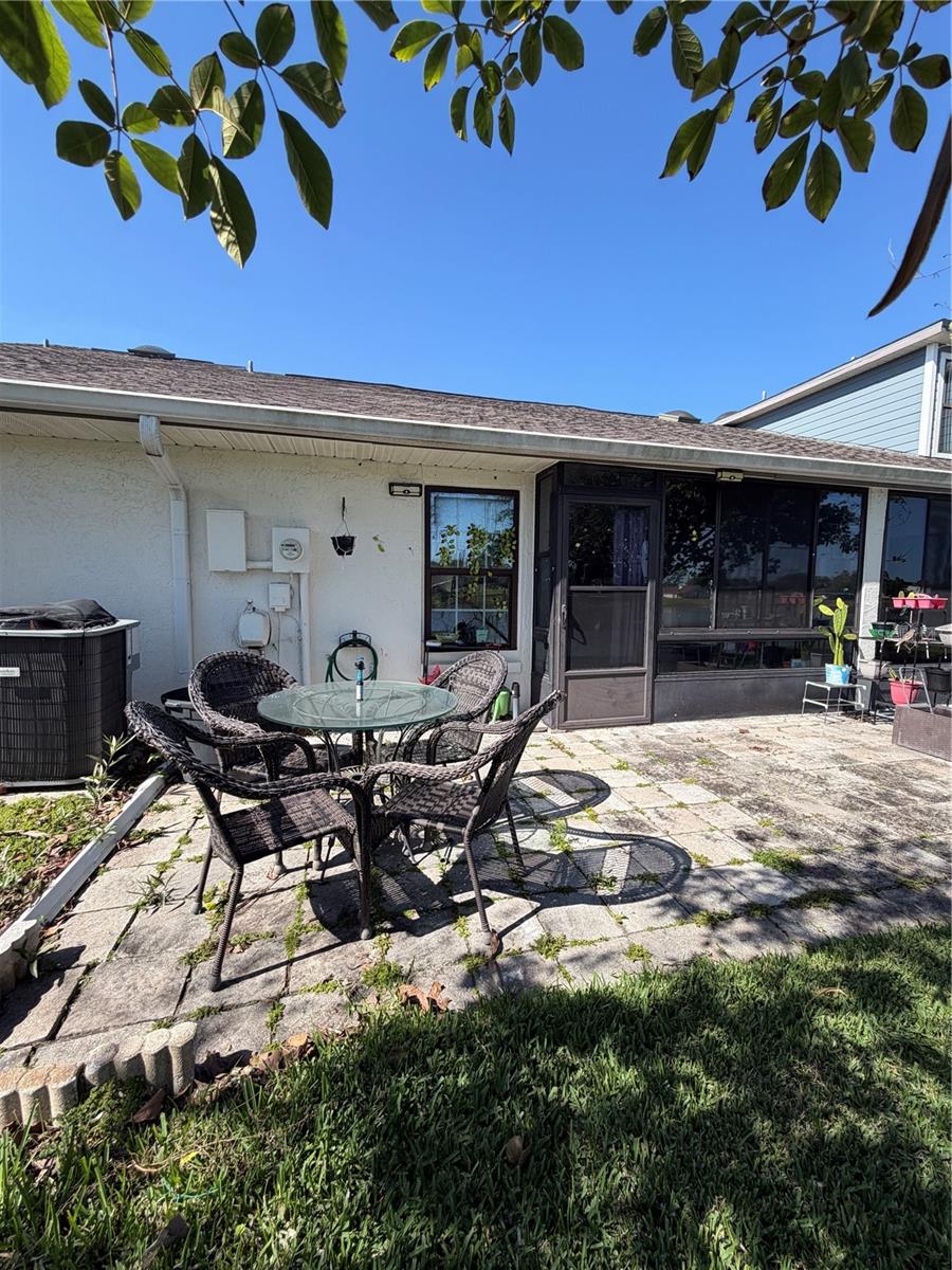 Image 35 of 44 For 36 Lakepointe Circle