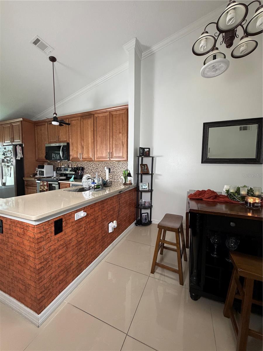 Image 6 of 44 For 36 Lakepointe Circle