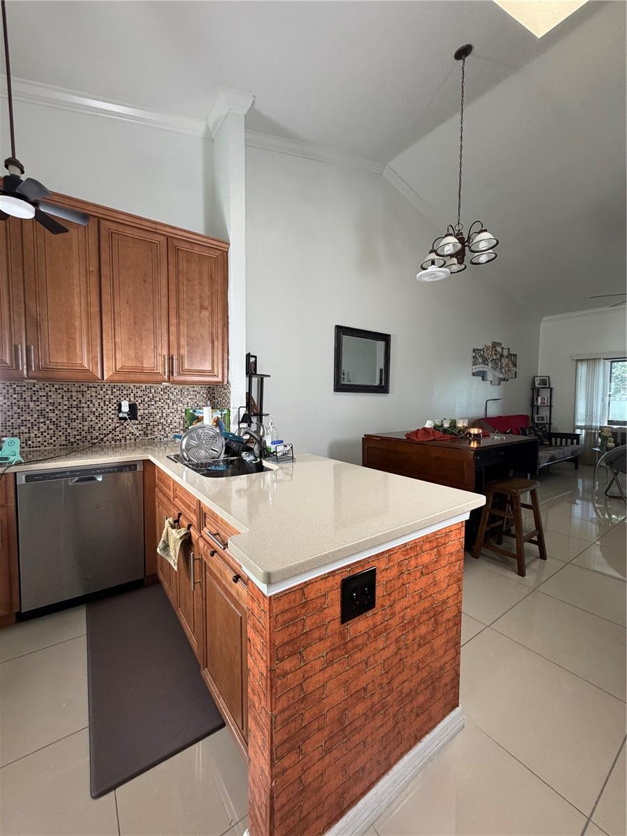 Image 7 of 44 For 36 Lakepointe Circle