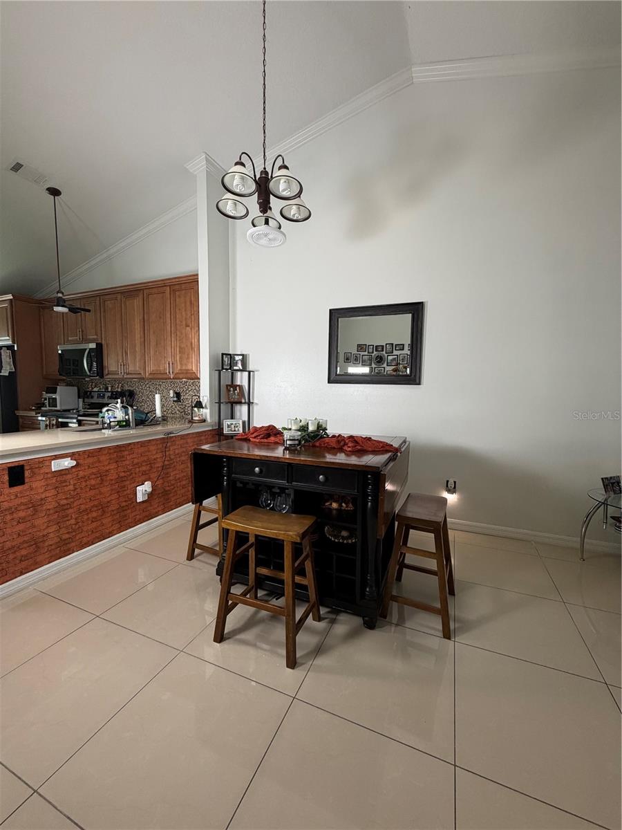 Image 9 of 44 For 36 Lakepointe Circle