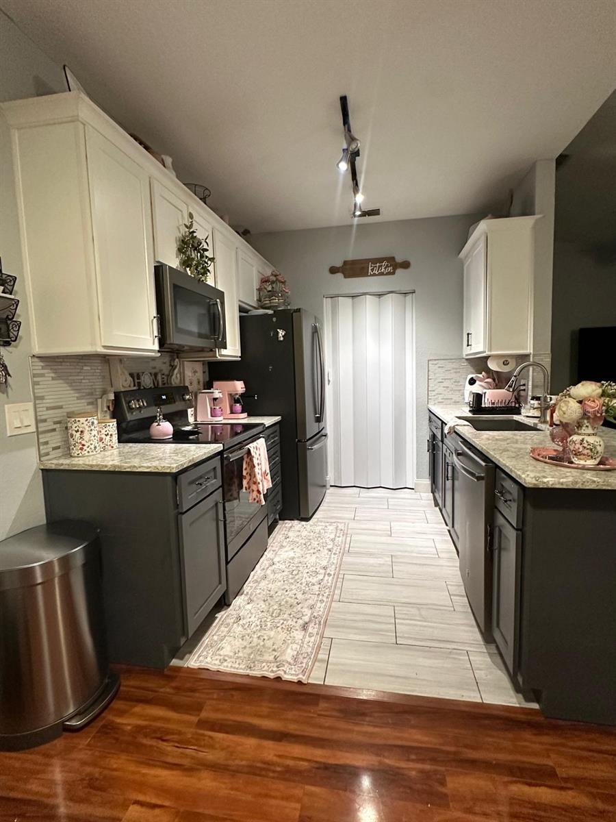 Image 3 of 17 For 875 Grand Regency Point 203