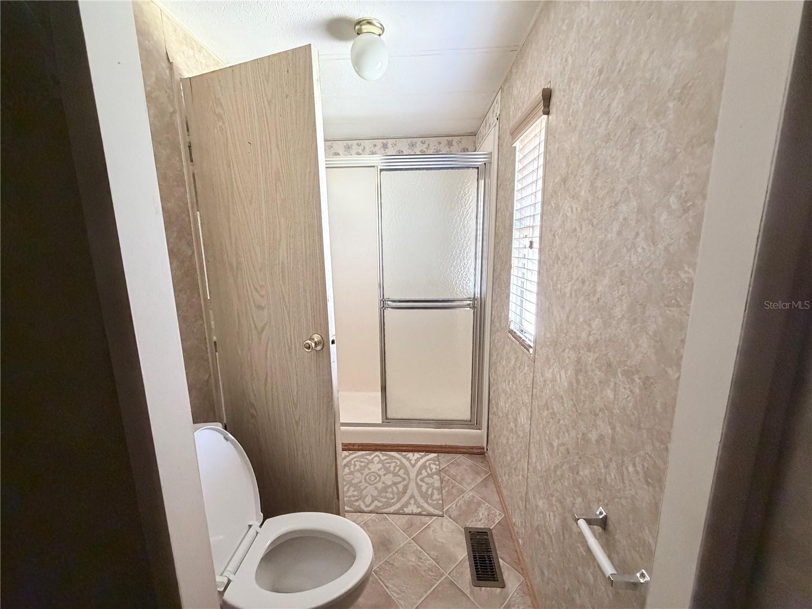 Image 17 of 17 For 1610 Reynolds Road 11