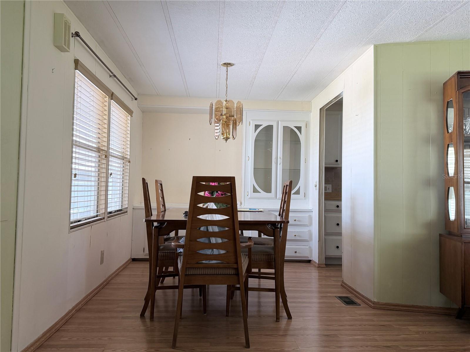 Image 6 of 17 For 1610 Reynolds Road 11