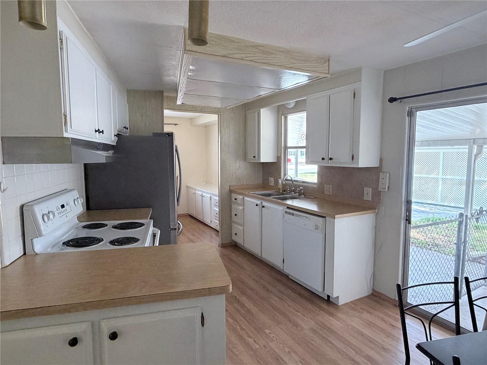 Image 8 of 17 For 1610 Reynolds Road 11