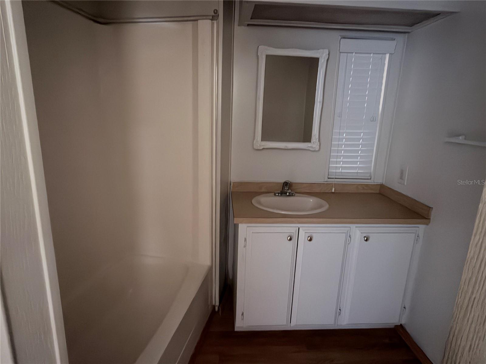 Image 9 of 17 For 1610 Reynolds Road 11