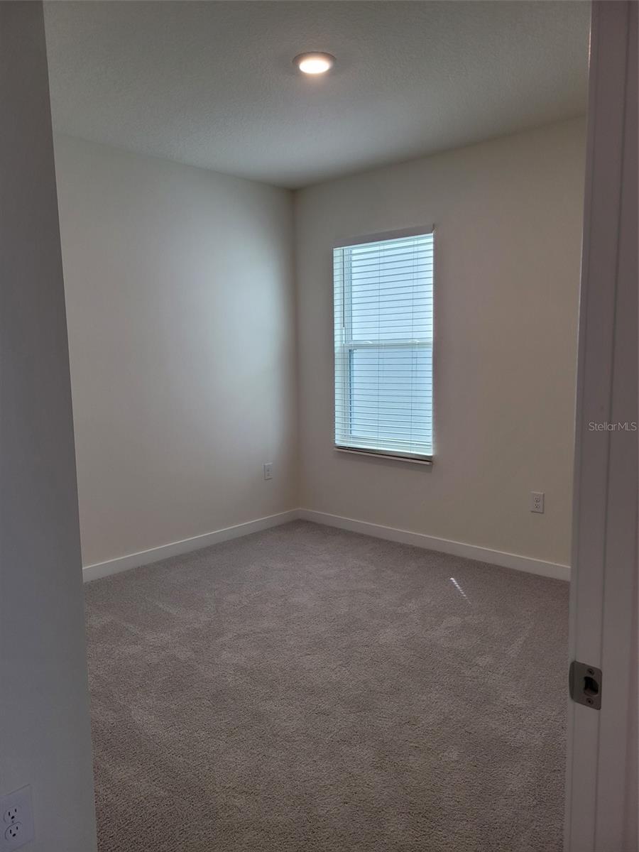 Image 11 of 21 For 399 Tanis Avenue