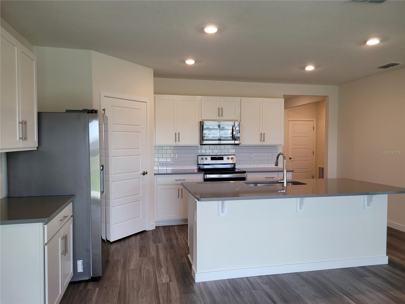 Image 3 of 21 For 399 Tanis Avenue