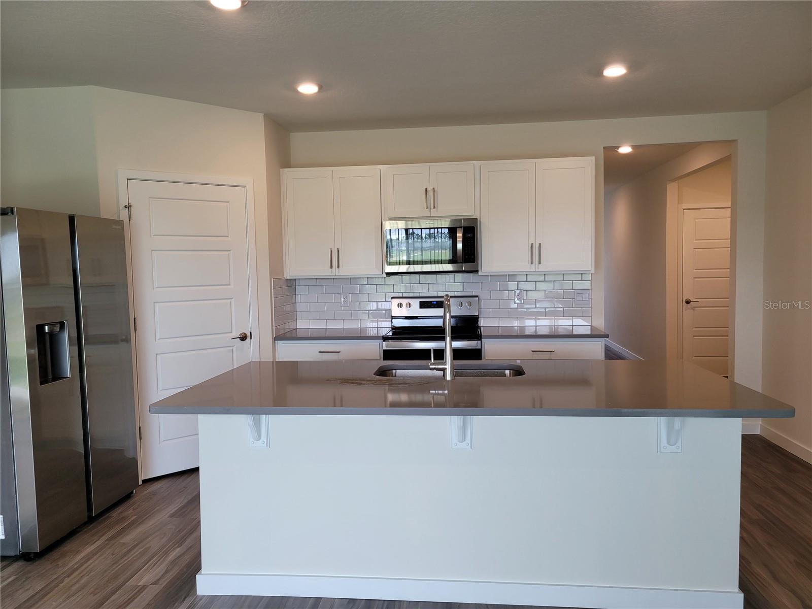 Image 4 of 21 For 399 Tanis Avenue