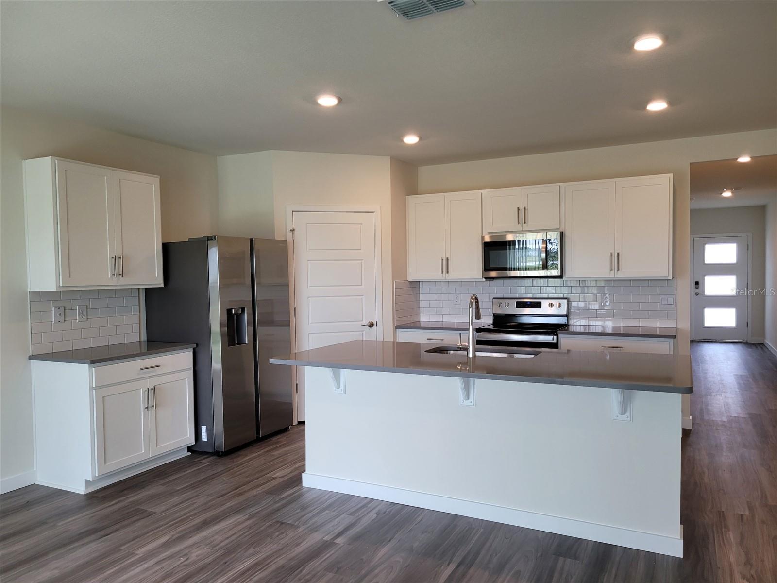 Image 5 of 21 For 399 Tanis Avenue