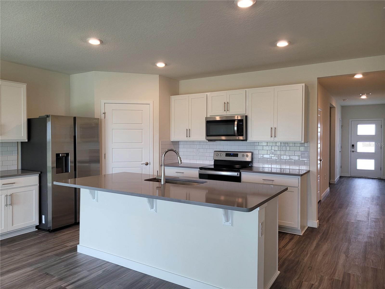 Image 7 of 21 For 399 Tanis Avenue