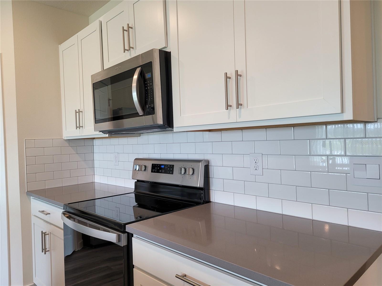 Image 8 of 21 For 399 Tanis Avenue