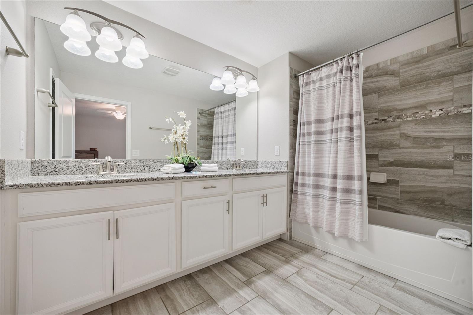 Image 20 of 59 For 1610 Moon Valley Drive