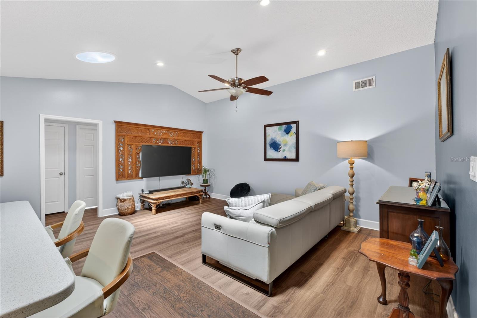 Image 11 of 40 For 111 Essex Drive