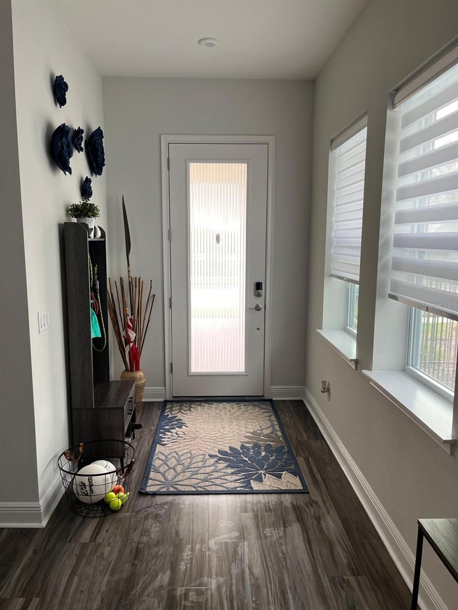 Image 2 of 4 For 8553 Dubochet Street