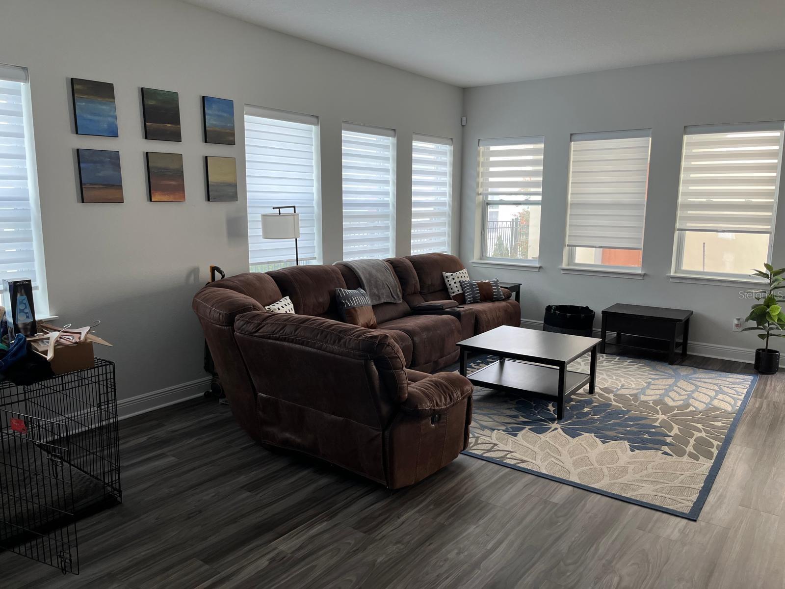 Image 3 of 4 For 8553 Dubochet Street