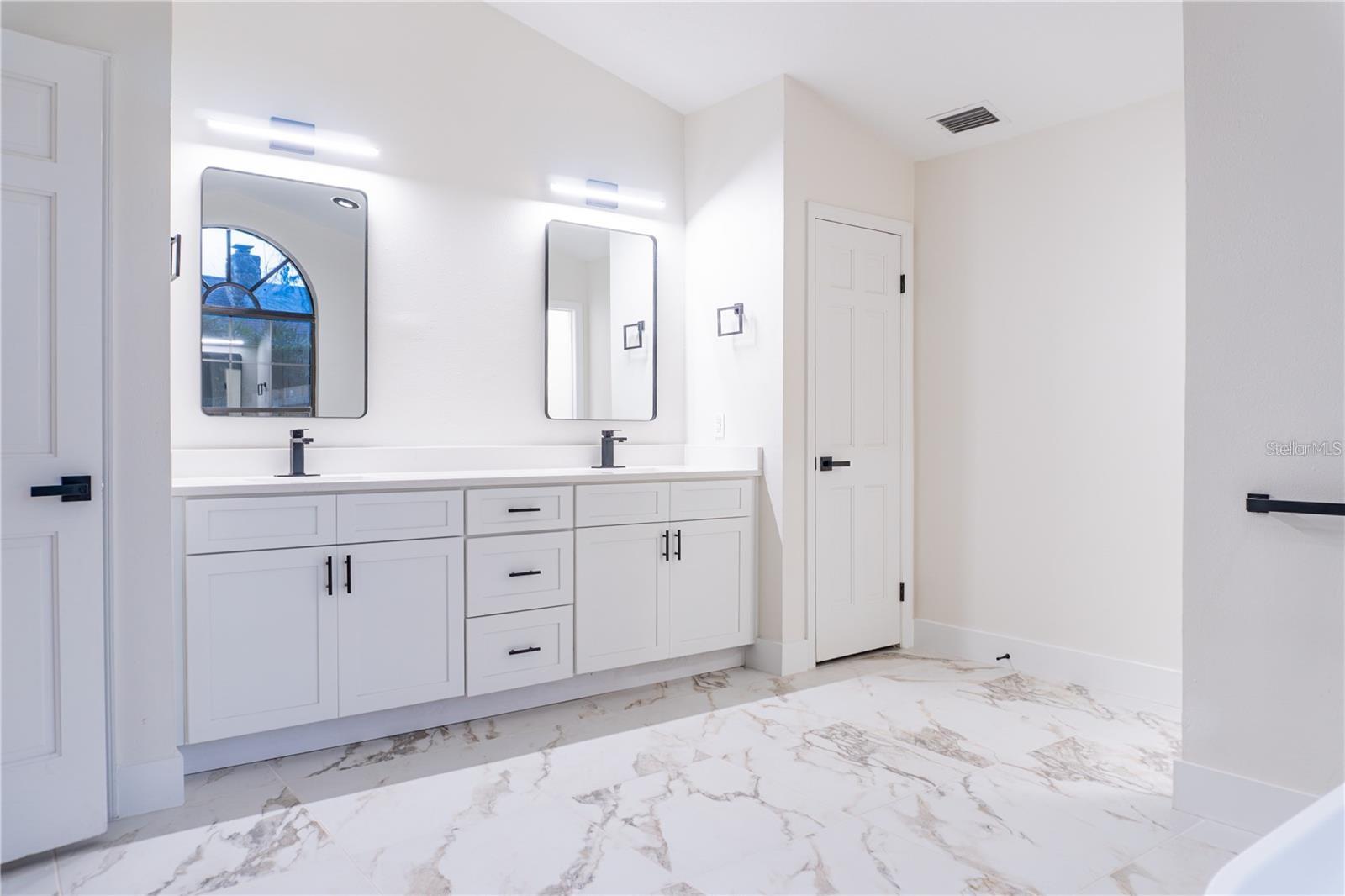 Image 28 of 65 For 5320 2nd Lane